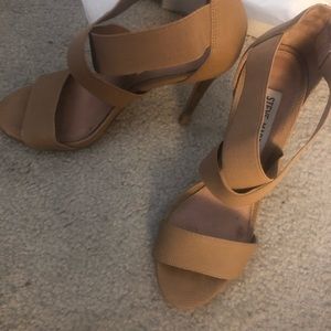 Maarla Steve Madden heels tan